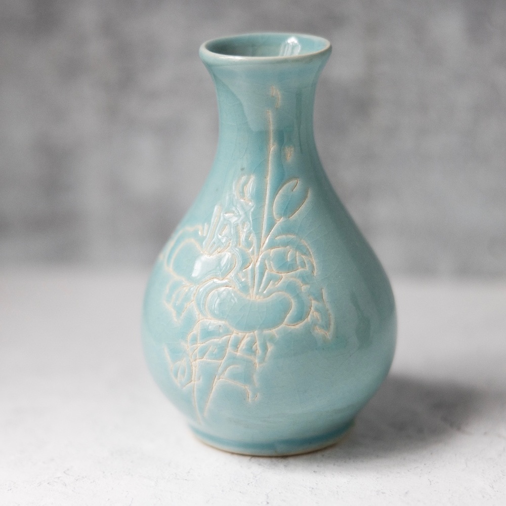 Nevco made in Taiwan vintage blue aqua floral vase ceramic 5.5 inches